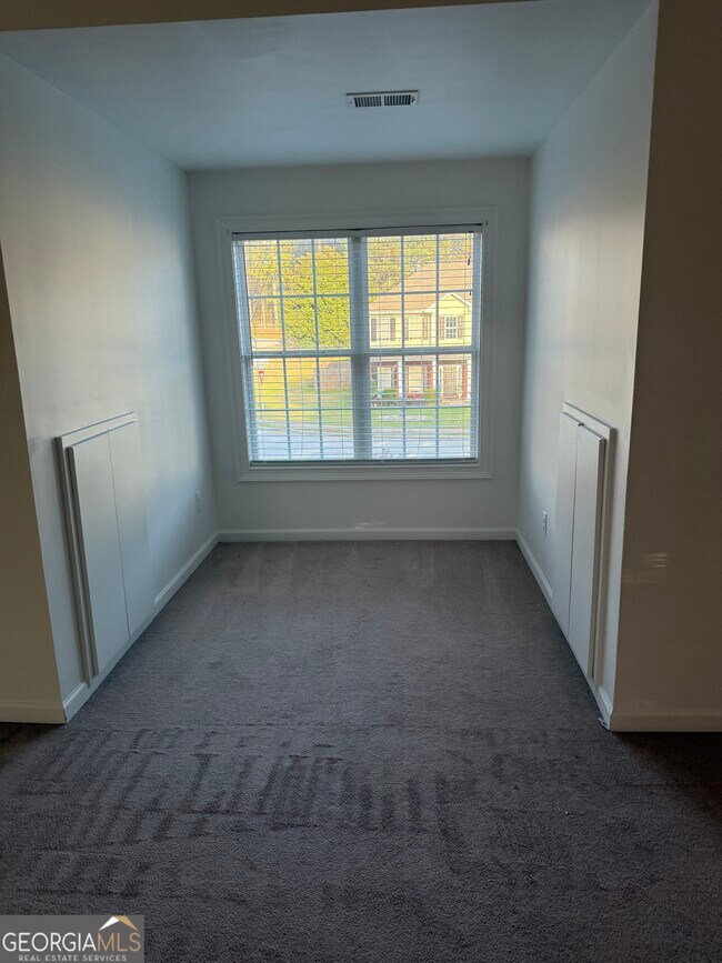 Building Photo - 2104 Ginger Estates Dr NE