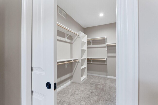 Building Photo - 1605 Labrador Dr