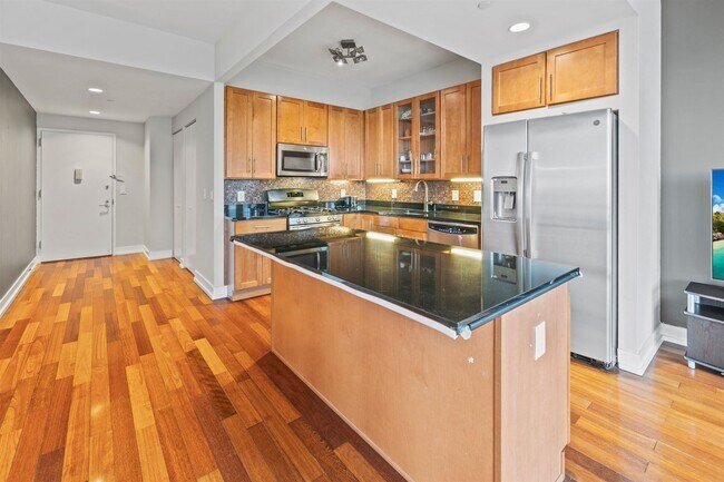 Building Photo - 389 WASHINGTON St