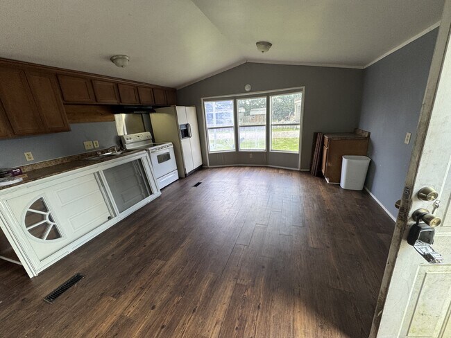 Building Photo - 125 Brina Ln