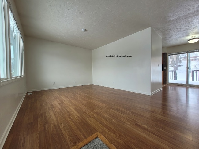 Building Photo - 2806 Janan Dr