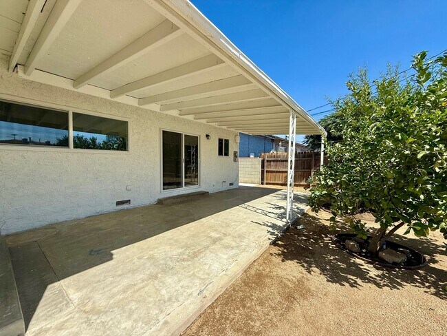 Building Photo - Beautifully Remodeled 3-Bed, 2-Bath Home i...
