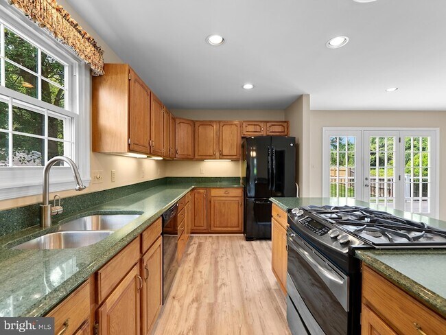Building Photo - 404 S George Mason Dr