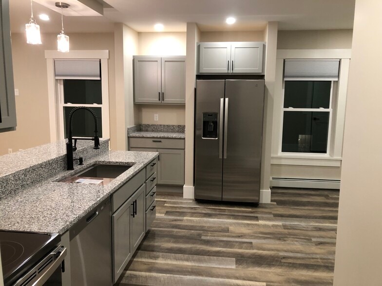 Building Photo - 556 Water St