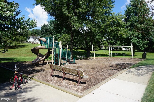 Building Photo - 14024 Teaneck Terrace