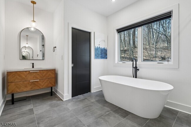 Building Photo - 301 Kingsland Rd