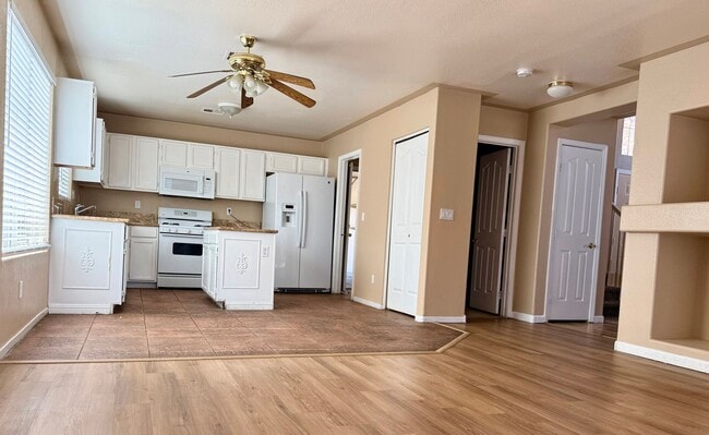 Building Photo - Fantastic 3 bed/2.5 bath in the Northwest ...