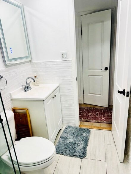 Building Photo - 725 Miller Ave