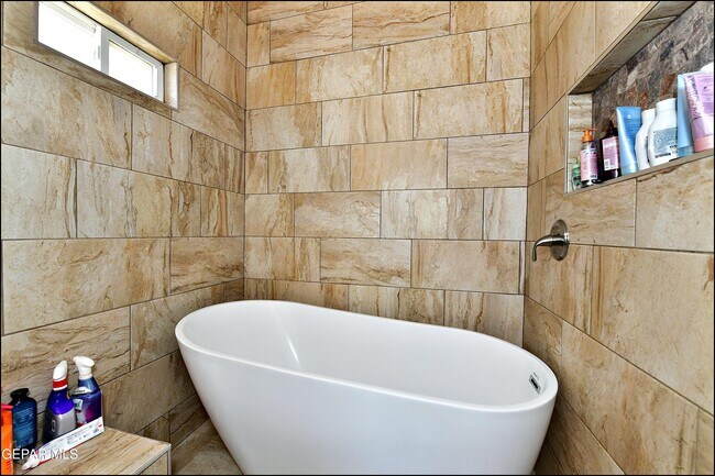 Building Photo - 2225 Tierra Delmonte Dr
