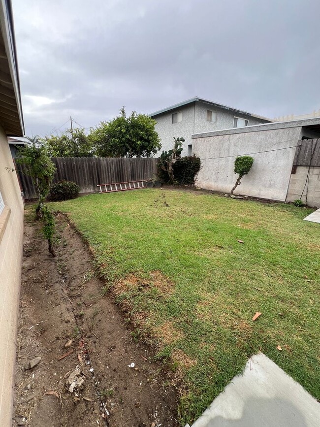 Building Photo - Cozy 2 bedroom and 1 bathroom near Port Hu...