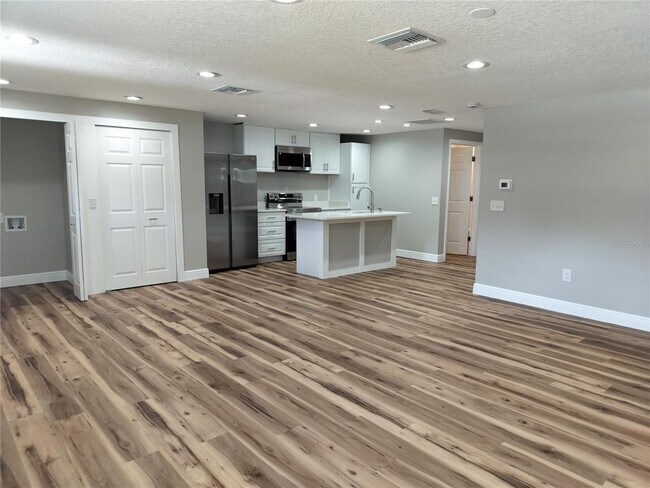 Building Photo - 25405 Colmar Ave