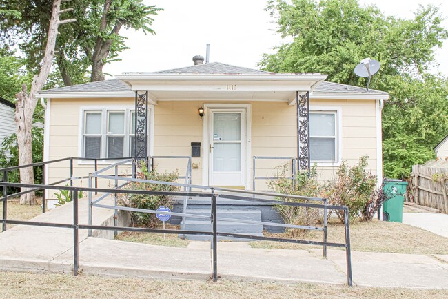 Primary Photo - MOVE IN READY! Updated 2 Bed - 1 Bath NW OKC!