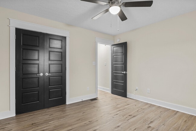 Building Photo - 240 Banyan Blvd
