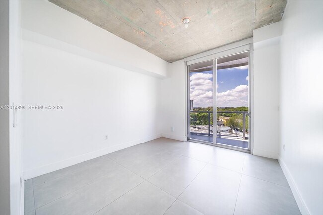 Building Photo - 13800 Highland Dr