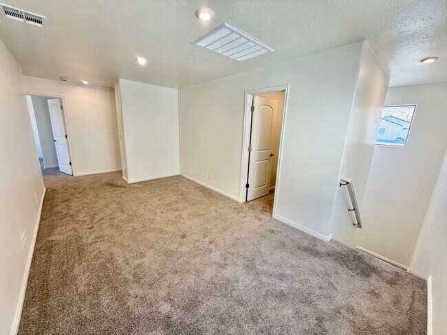 Building Photo - 321 Deep Crk Dr