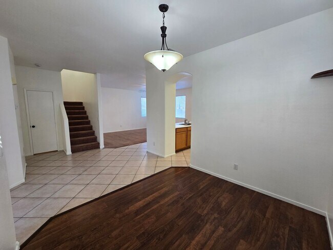 Building Photo - Spacious Two-Story Home in a Cul-de-Sac Location