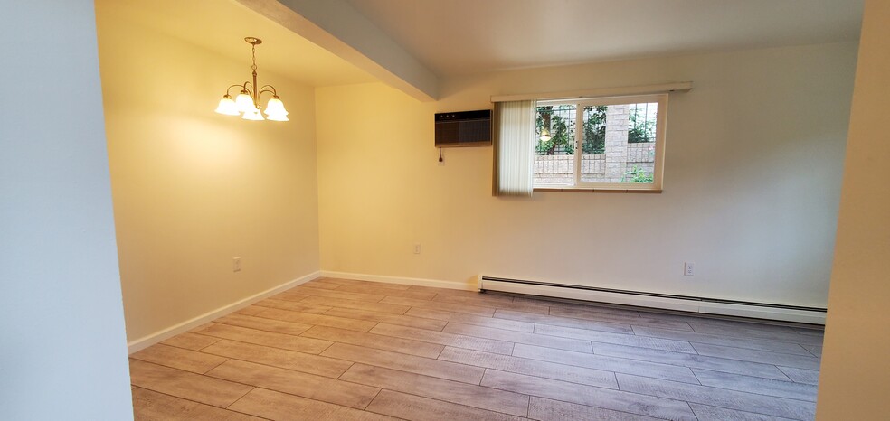 Dining Room - 512 Washington Ave