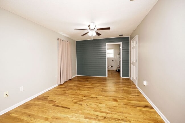 Building Photo - 4 Bedroom Home in Valparaiso- Near Eglin AFB