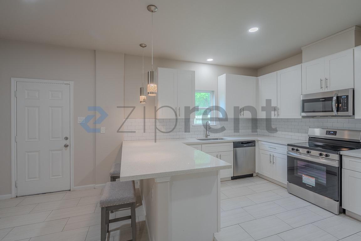 Building Photo - 110 Turner St