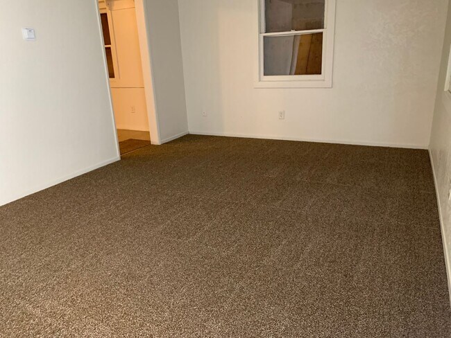 Building Photo - For rent by owner, section-8 ok - 3-Bed House on Cul-de-sac