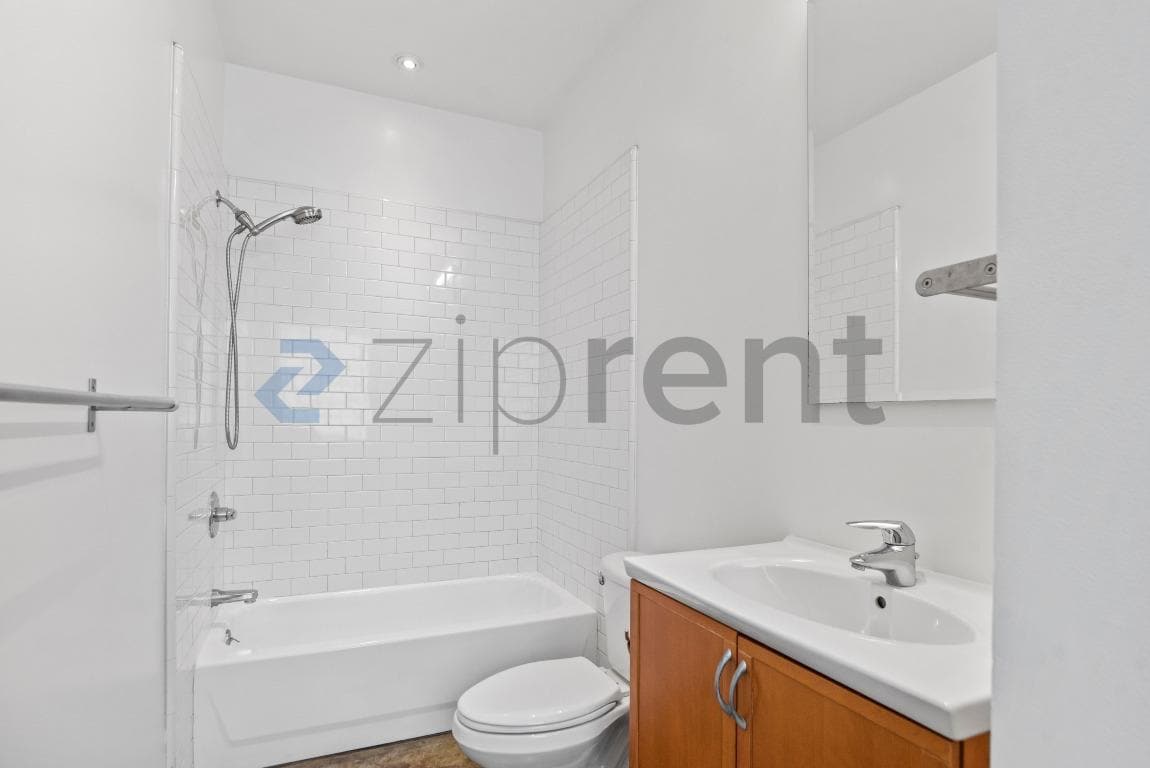 Building Photo - Unit 123