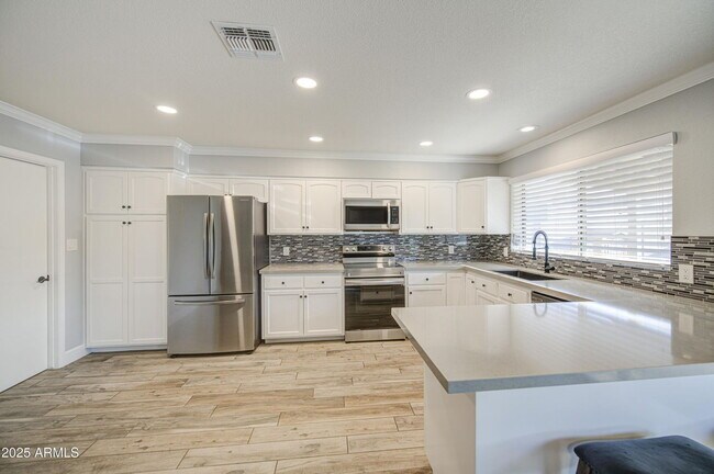 Building Photo - Move in Ready, Electricity Included!!