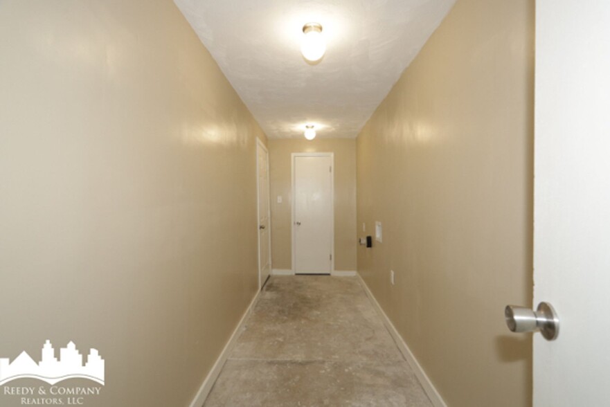 Building Photo - 616 N Roselawn Dr
