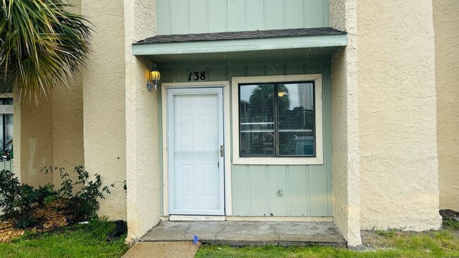 Building Photo - ! Beautiful 2BA/1.5BR Townhome in Gulf Highlands!