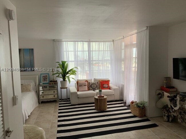 Building Photo - 2899 Collins Ave