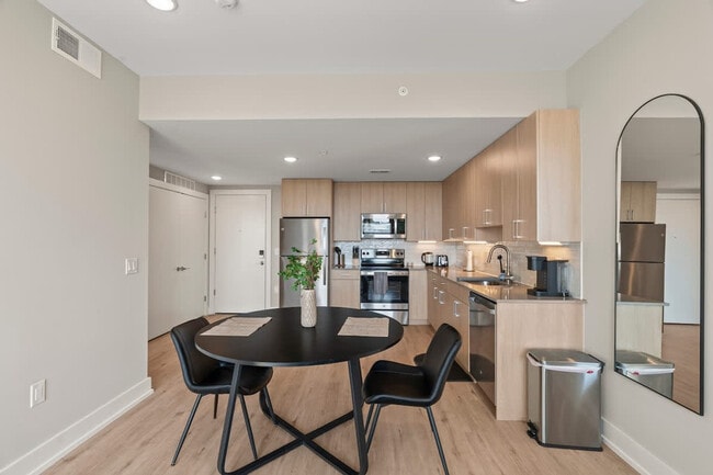 Building Photo - 901 Canal St