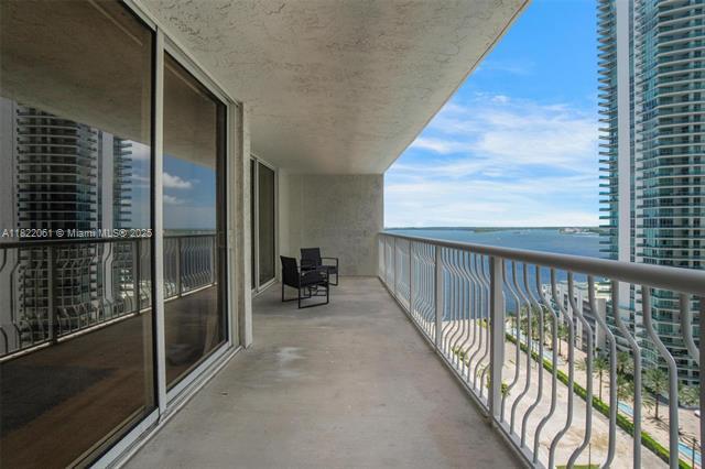 Building Photo - 1200 Brickell Bay Dr