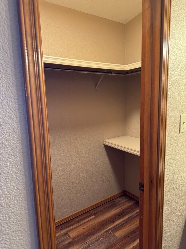 Building Photo - Fully Furnished Rental