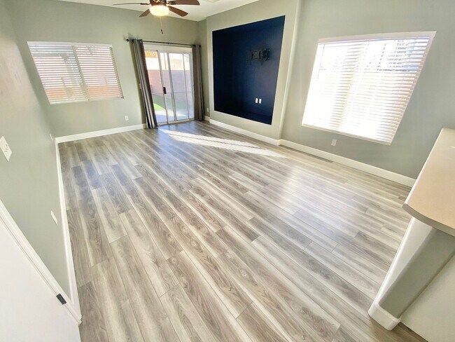 Building Photo - BEAUTIFUL 3 BEDROOM 2 FULL BATHS SINGLE ST...