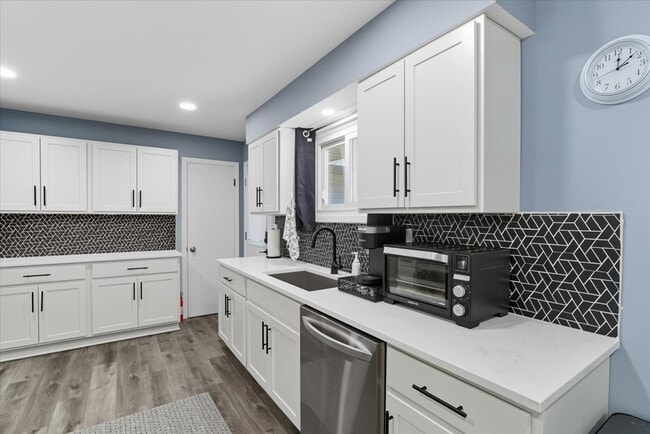 Building Photo - 830 Russell Ave