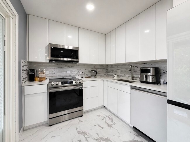 Building Photo - 116 Gant Cir