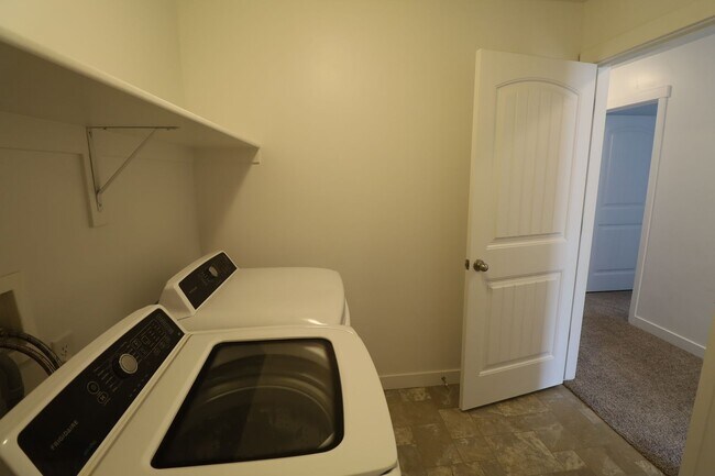 Building Photo - Beautiful Legacy Farms Home