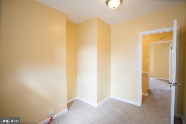 Building Photo - 2500 E Oakdale St