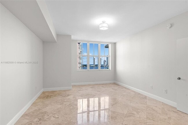 Building Photo - 3340 NE 190th St