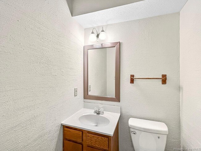 Building Photo - 5 Harpoon Ct