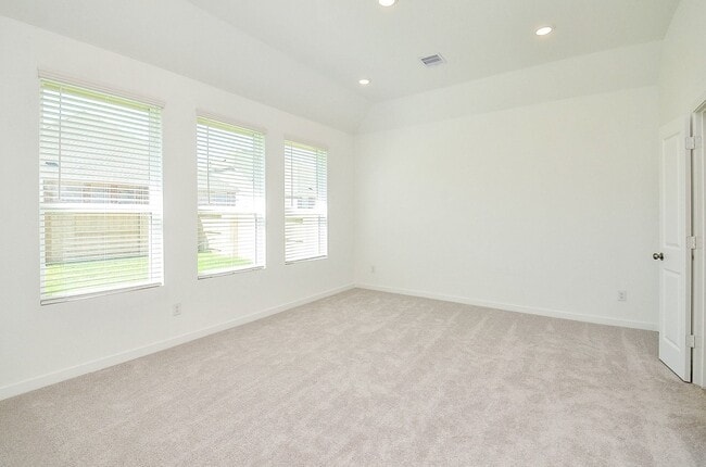 Building Photo - 2708 Pne Blf Dr