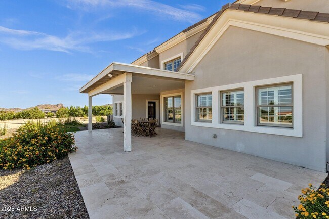 Building Photo - 856 W Quail Cir