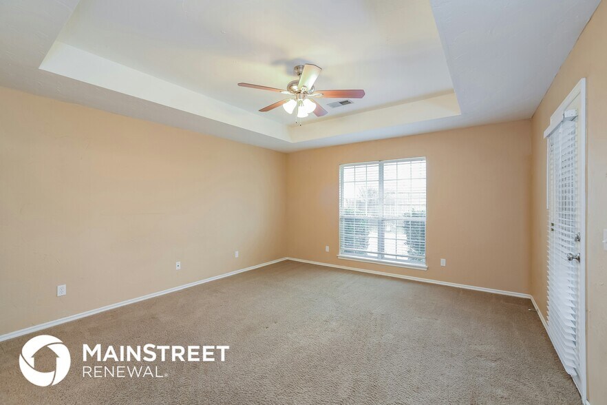 Building Photo - 536 SW 154th Ct