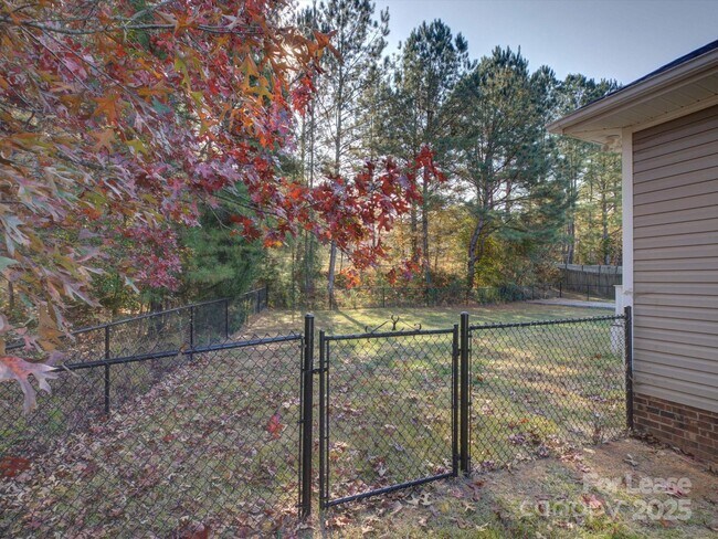 Building Photo - 4405 Sugar Cane Ct