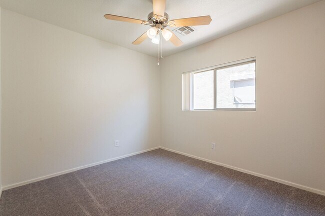 Building Photo - Great Location, 4 Bedrooms in Peoria!
