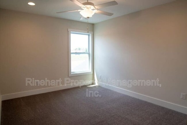 Building Photo - 663 Melville Dr