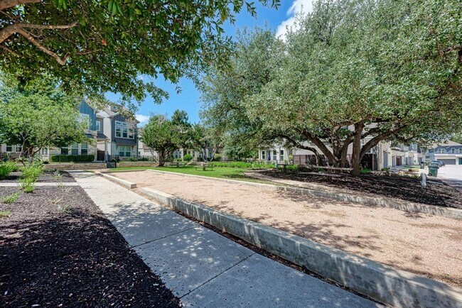 Building Photo - 10201 Cienega Cove