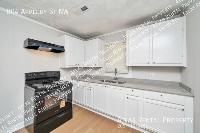Building Photo - 804 Appleby St NW