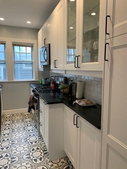 Building Photo - 34 Ash St