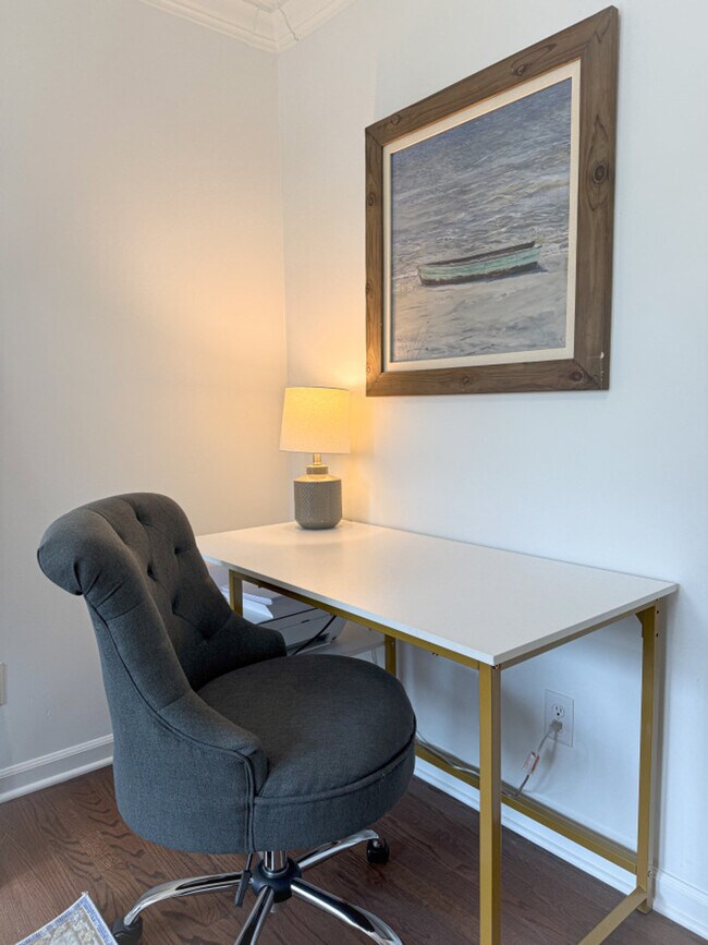 Building Photo - 7601 Bedfordshire Dr