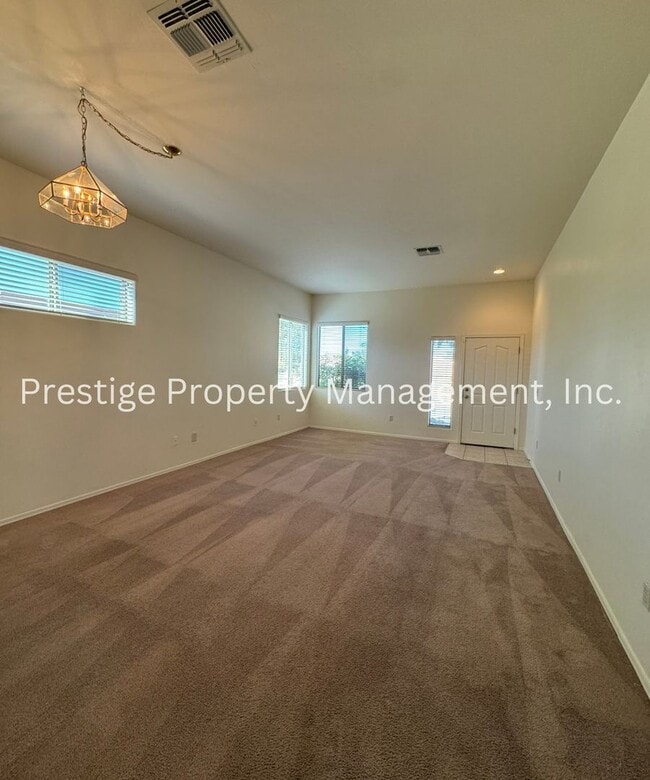 Building Photo - 3/2 Spacious Vail Home, Must See!